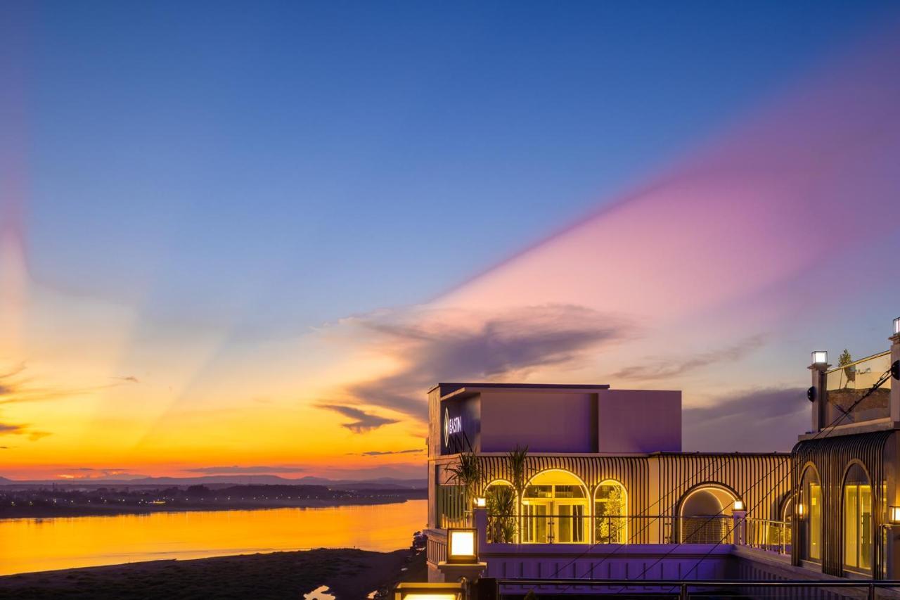 Eastin Hotel فيينتيان المظهر الخارجي الصورة